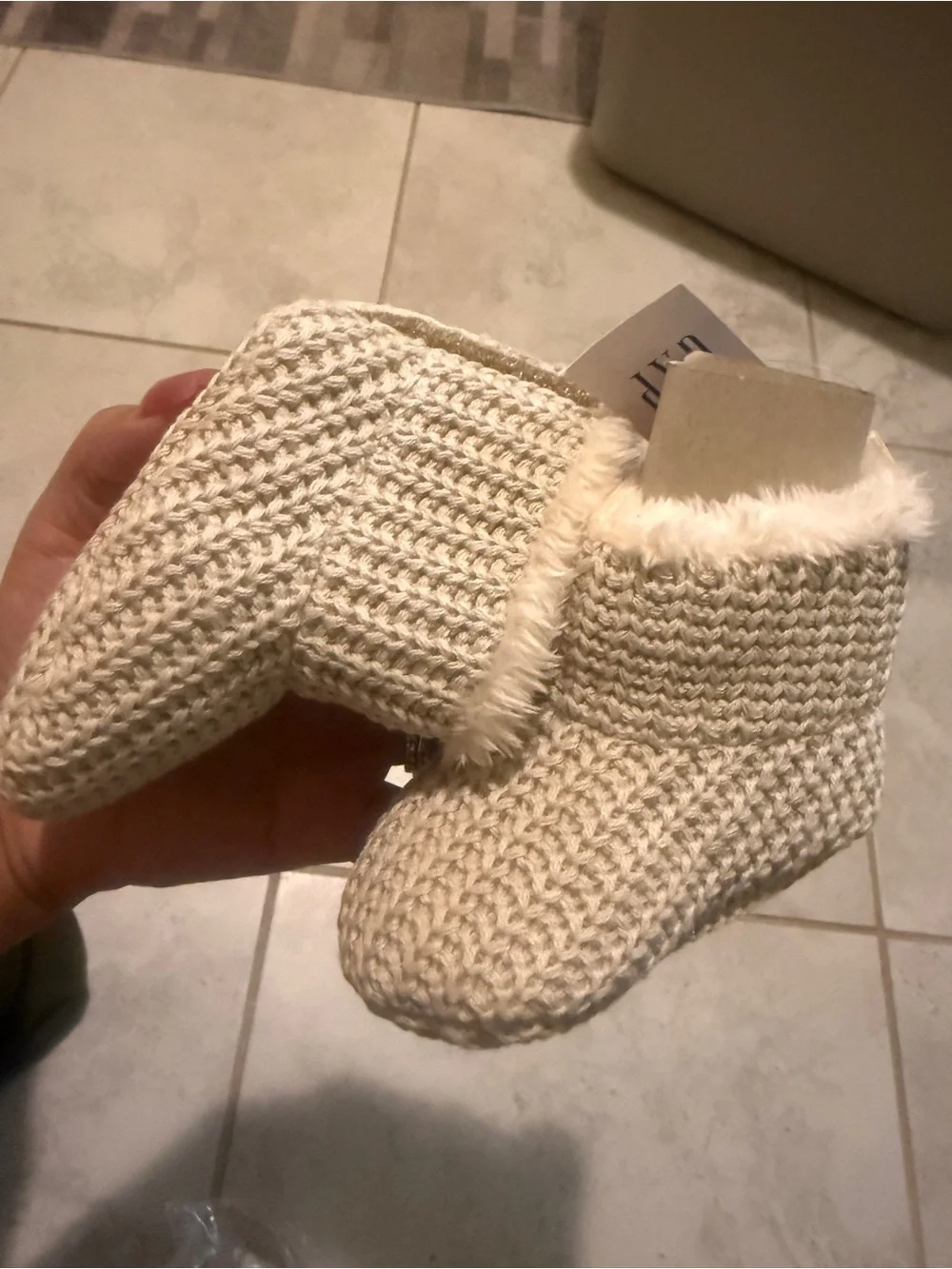Baby gap 6-12 months Cozy Knit Baby Booties in Cream - Plush Lined Accessories